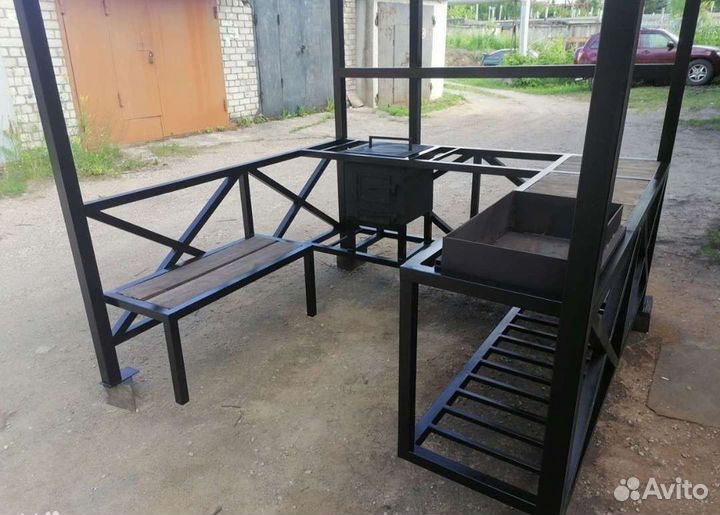 Мангал с крышей