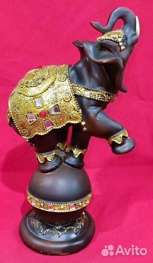 Слон на шаре 40 см