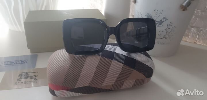 Солнцезащитные очки женские брендовые