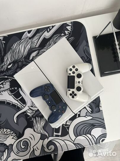 PS4 + 130 игр + 2 геймпада