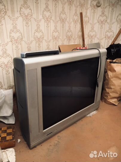 Элт-телевизор с плоским экраном philips