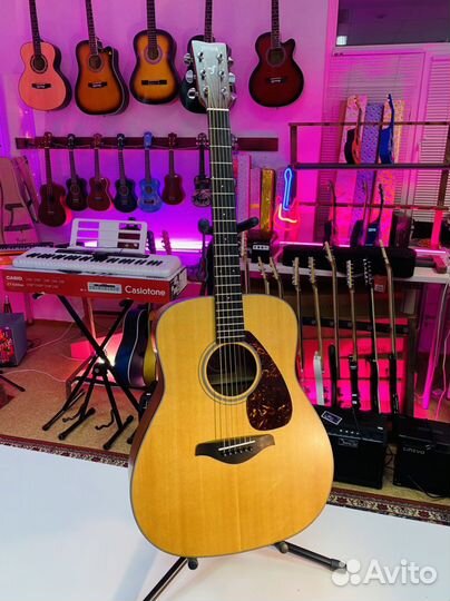 Гитара Yamaha FG700 (массив)