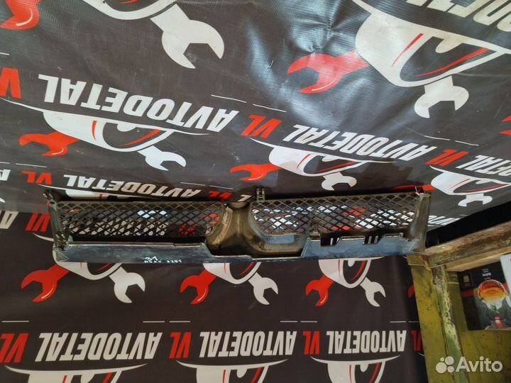 Решетка радиатора Mitsubishi Galant 8