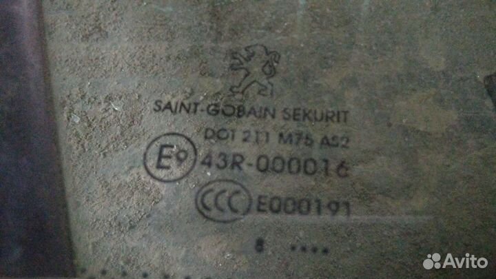 Форточка стекло двери передней левой Peugeot 308