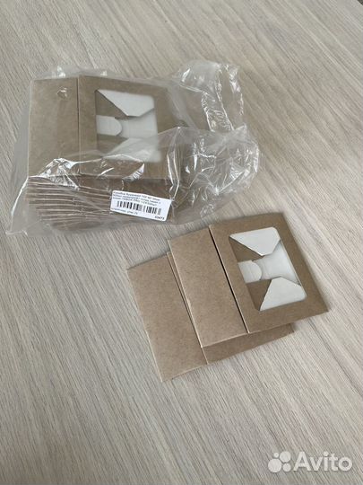 Коробка бумажная 100х80х35 мм с окном