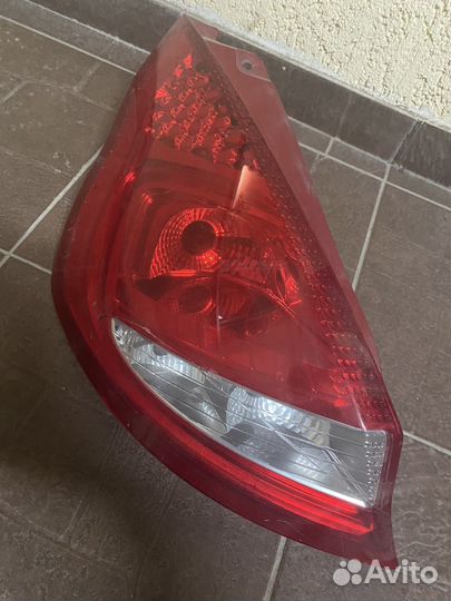 Задняя фара ford fiesta