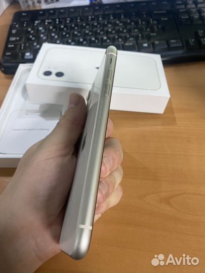 iPhone 11, 64 ГБ
