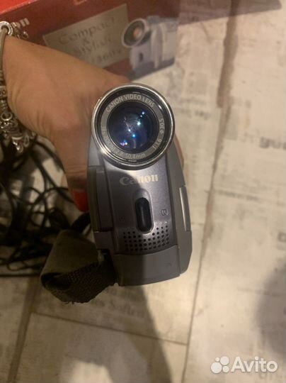 Видеокамера Canon MV 700