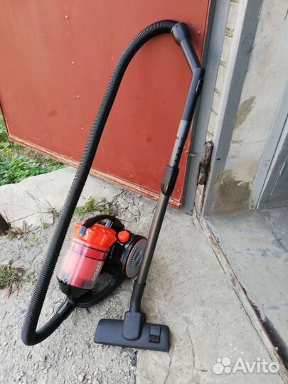 Пылесос Starwind sch1260 бу