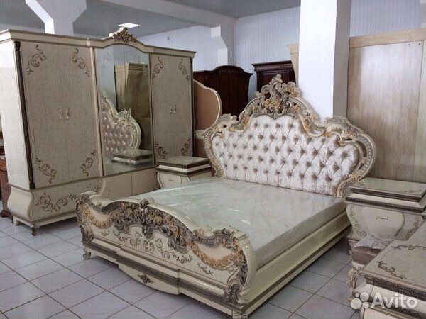 Спальный гарнитур