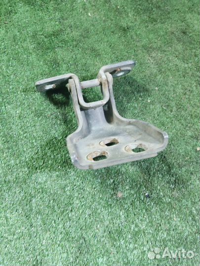 Петля двери передняя правая Jeep Grand Cherokee WJ