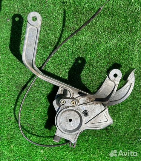 Педаль стояночного тормоза Mercedes C W203 2002