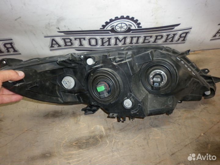 Фара левая Toyota Sienna 3 (2010 - 2020)