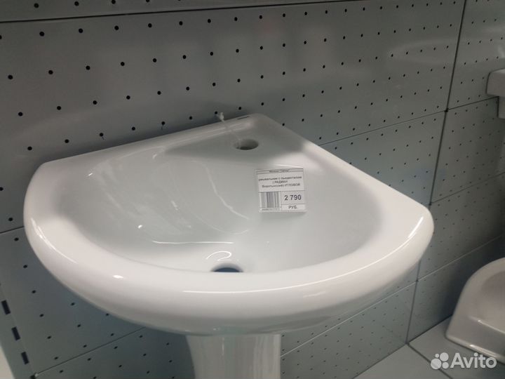 Раковина на пьедестале