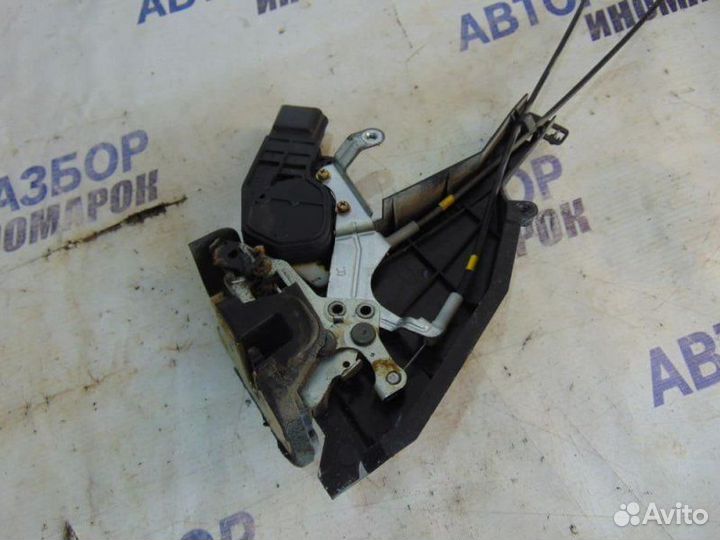 Замок двери задний правый Toyota Corolla 9 E120