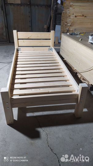 Кровать из массива дерева