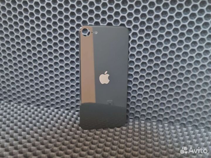 Заднее стекло iPhone SE2020 черное