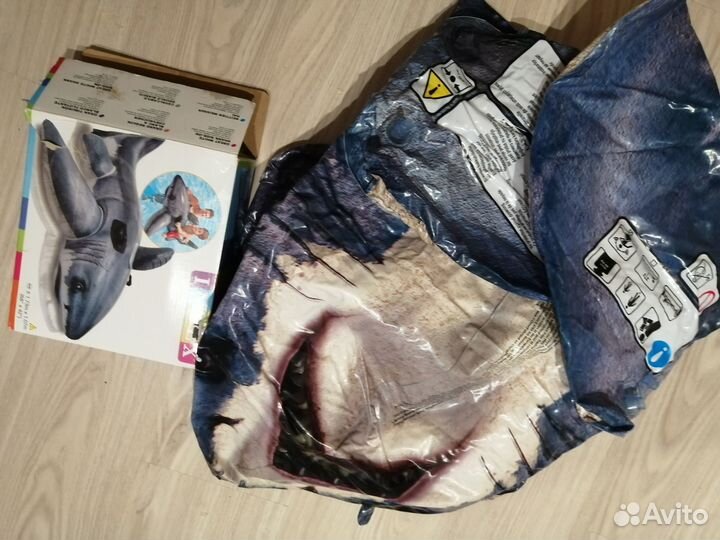 Акула надувная