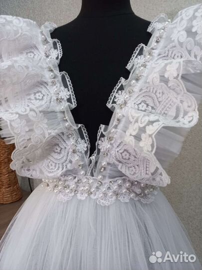 Школьный кружевной фартук с жемчужинами