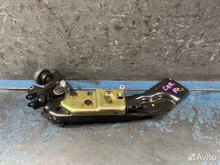 Петля двери правая Chrysler Voyager 4