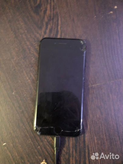 iPhone SE, 64 ГБ