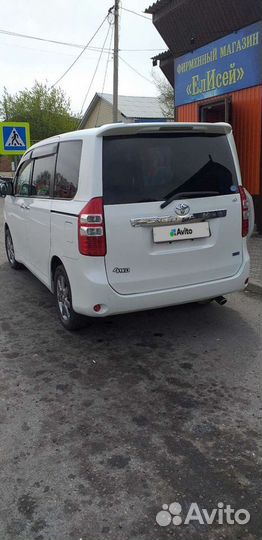 Toyota Noah 2.0 CVT, 2013, 192 001 км