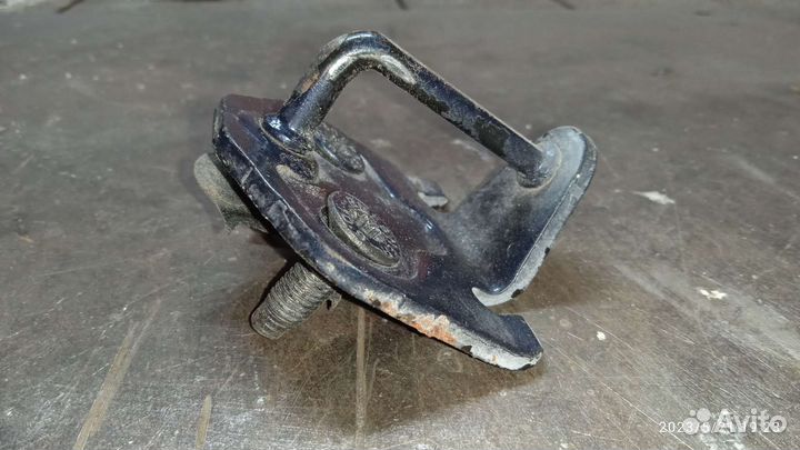 Ответная часть замка двери форд