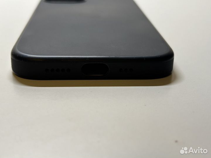 Оригинальныe чехлы на iPhone 13