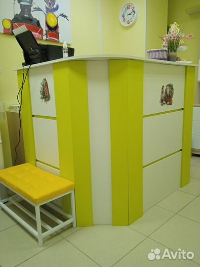 Стойка ресепшн угловая бу