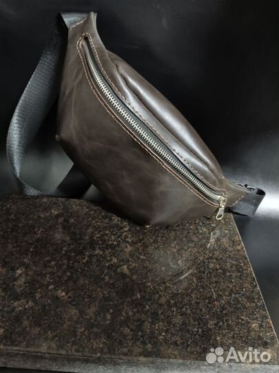 Сумка бананка натуральная кожа