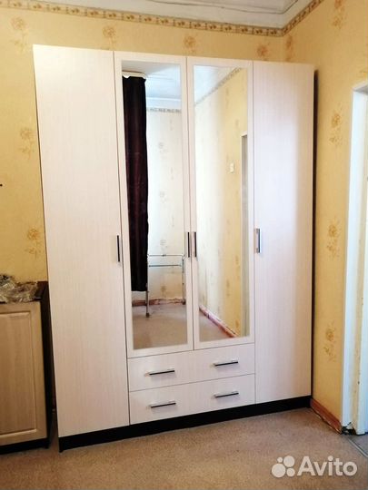 Шкаф распашной 4 двери +с зеркалам новый в наличии