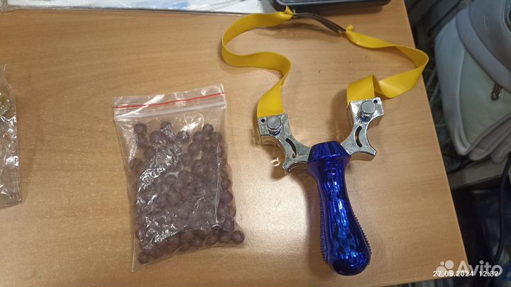 Рогатка с лазерным целеуказателем