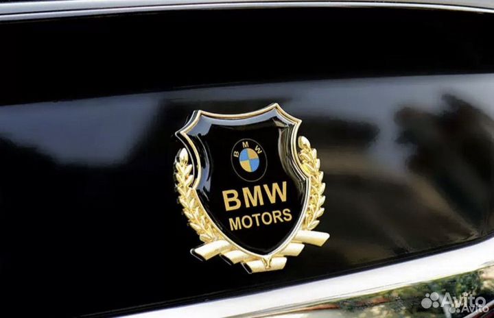 Золотой герб шильдик BMW