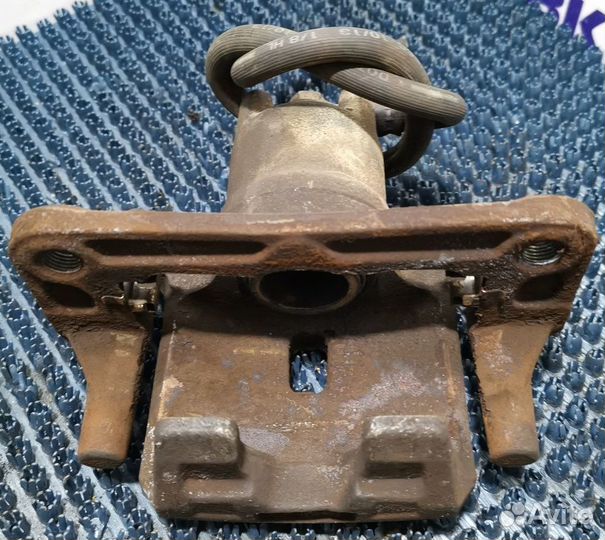 Суппорт Mitsubishi Pajero