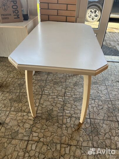 Кухонный стол