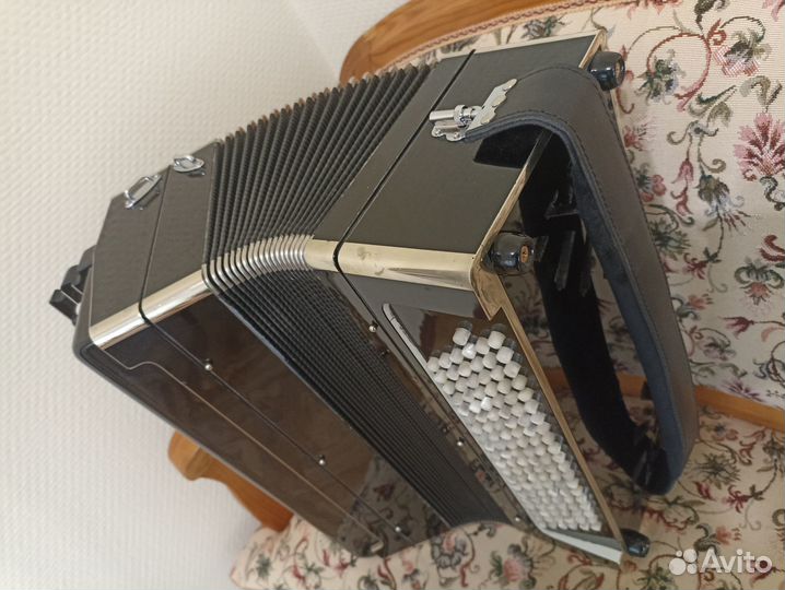 Тульский концертный цельнопланочный баян 61х120-ii