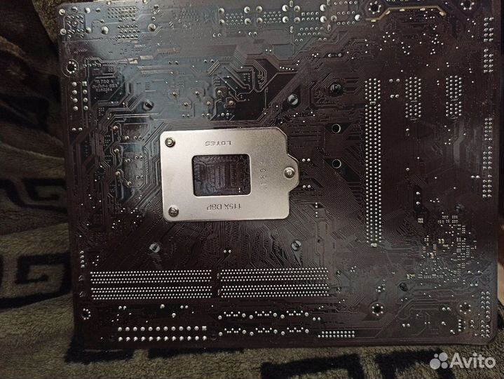 Материнская плата с процессором i3-8100 BOX
