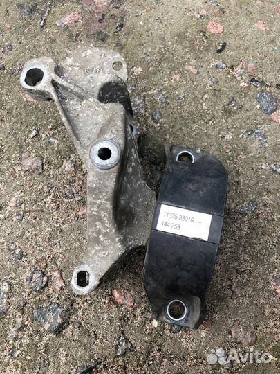 Опора двигателя на Logan, largus Almera 113753301R