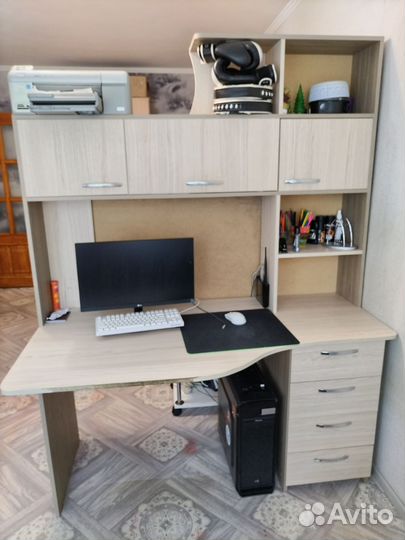 Письменный стол