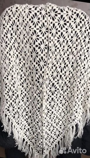 Шаль белая с кистями платок палантин