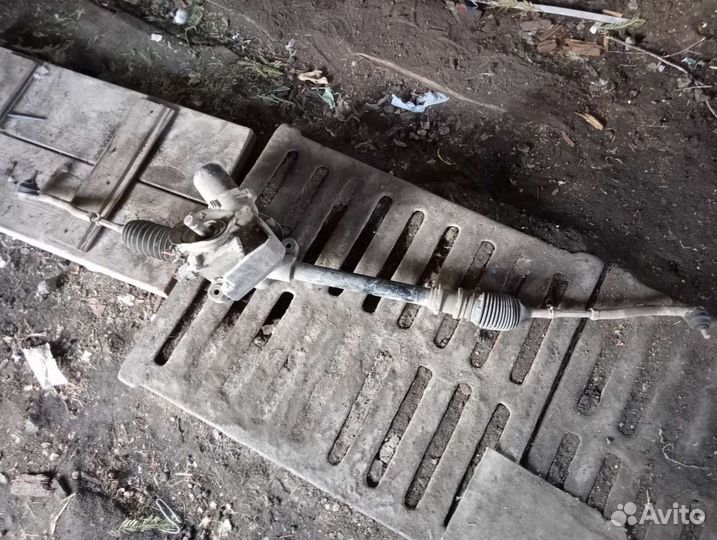 Продам двигатель и рулевую рейку на Хонду fit