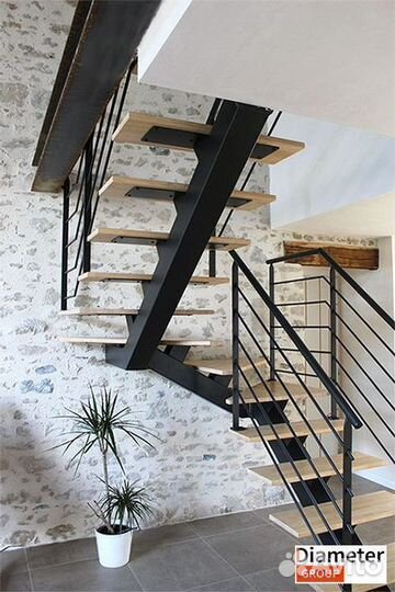 Сварка стальной лестницы с обивкой