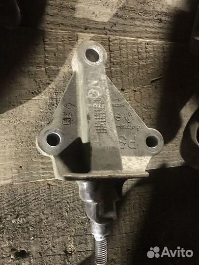 Кронштейн кпп кашкай j11