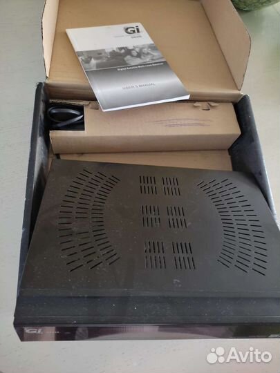 Ресивер на 2 телевизора GI S6126 + тарелка спутник