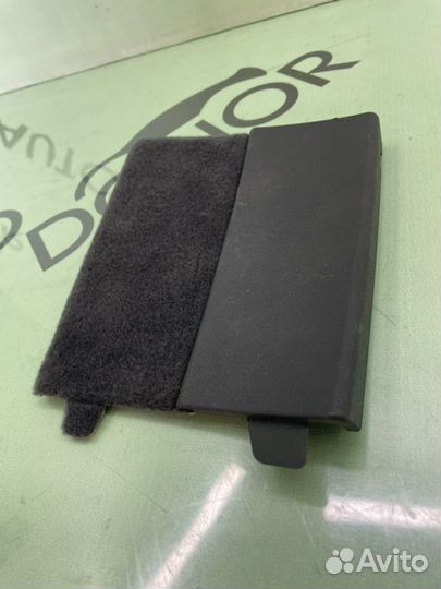 Накладка крышки багажника Volkswagen Touareg 7L