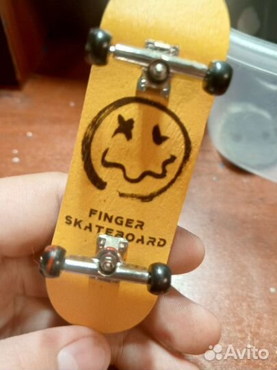 Фингер скейт