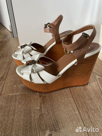 Босоножки на платформе новые 38 размер