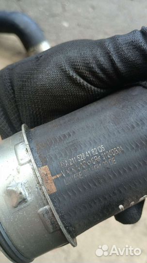 Патрубок интеркуллера левый Mercedes e class 211