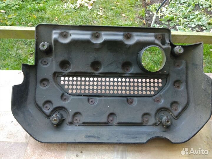 Декоративная крышка на двигатель