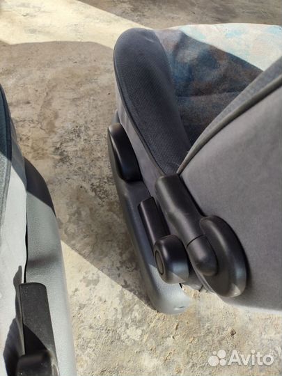Передние сиденья от Renault laguna 1